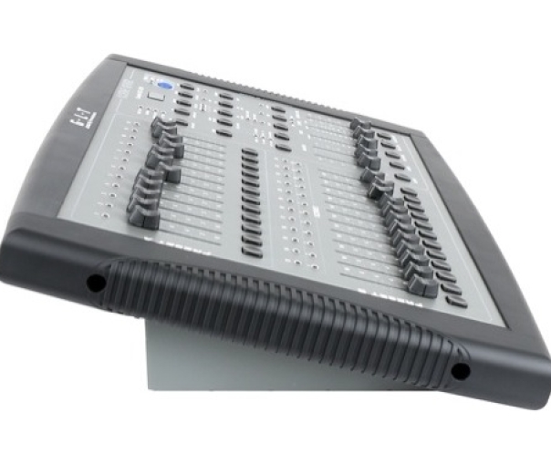 Console lumière DMX 24 canaux Contest - Location console-lumiere - SLF